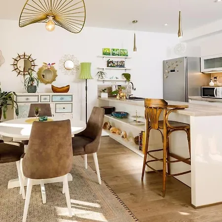 Lejlighed Sunset Oasis “velly” 1br W/ Sea View & Parking Split