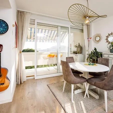 Sunset Oasis “velly” 1br W/ Sea View & Parking