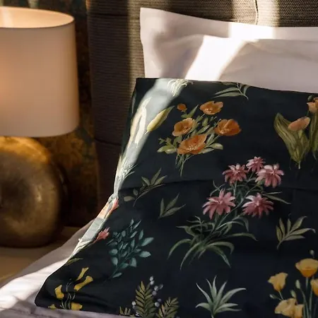 Sunset Oasis “velly” 1br W/ Sea View & Parking Lejlighed